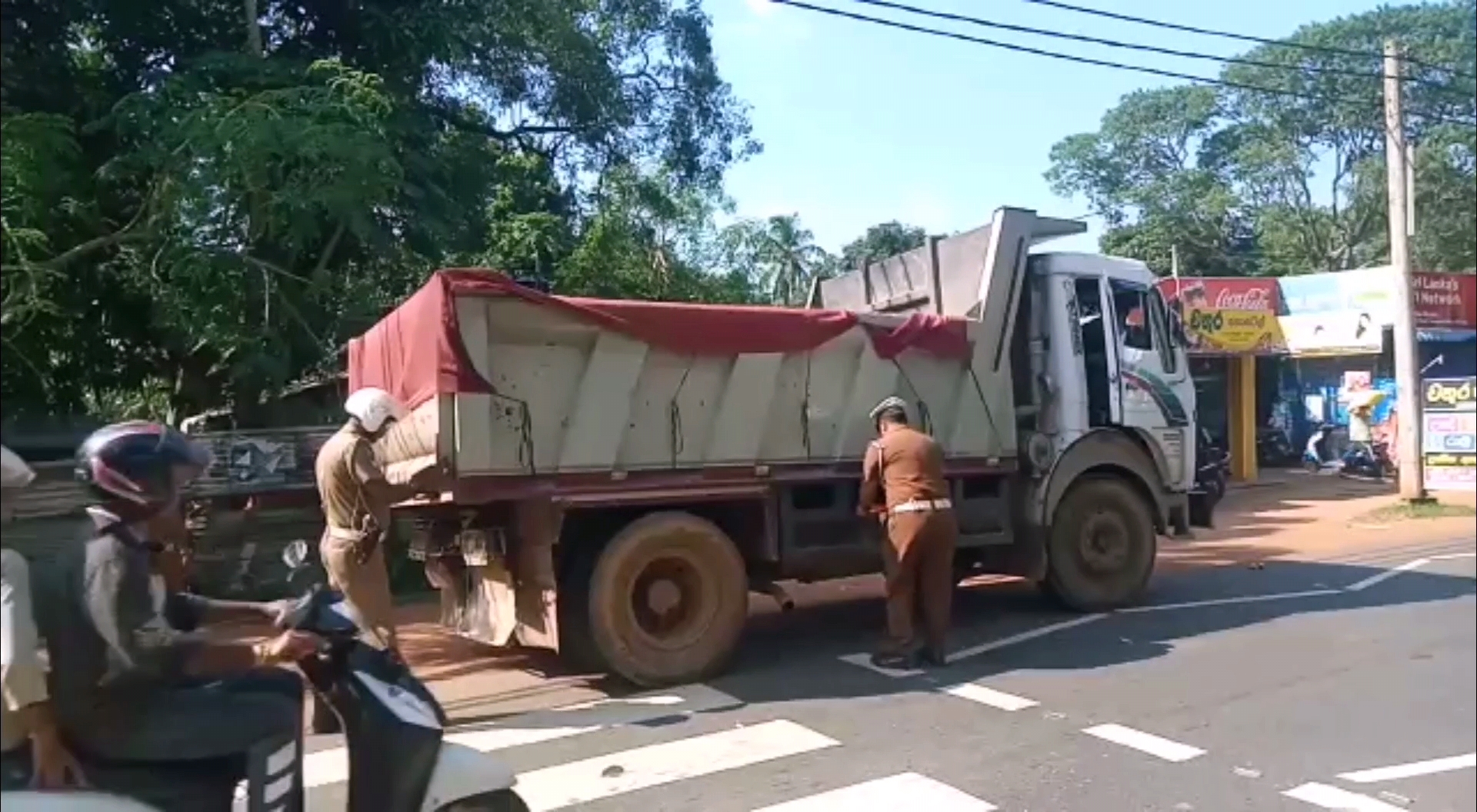 வீதி விபத்துக்களை குறைக்க வவுனியா பொலிசார் விசேட நடவடிக்கை!