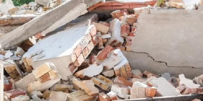 மதில் இடிந்து விழுந்ததில் இளைஞன் உயிரிழப்பு – யாழில் சம்பவம்