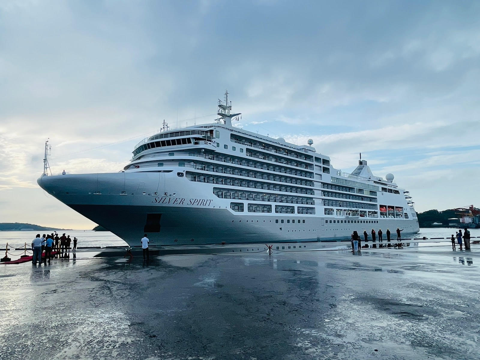 MV Silver Spirit என்ற சொகுசு கப்பல் திருகோணமலை துறைமுகத்தை சென்றடைந்துள்ளது!