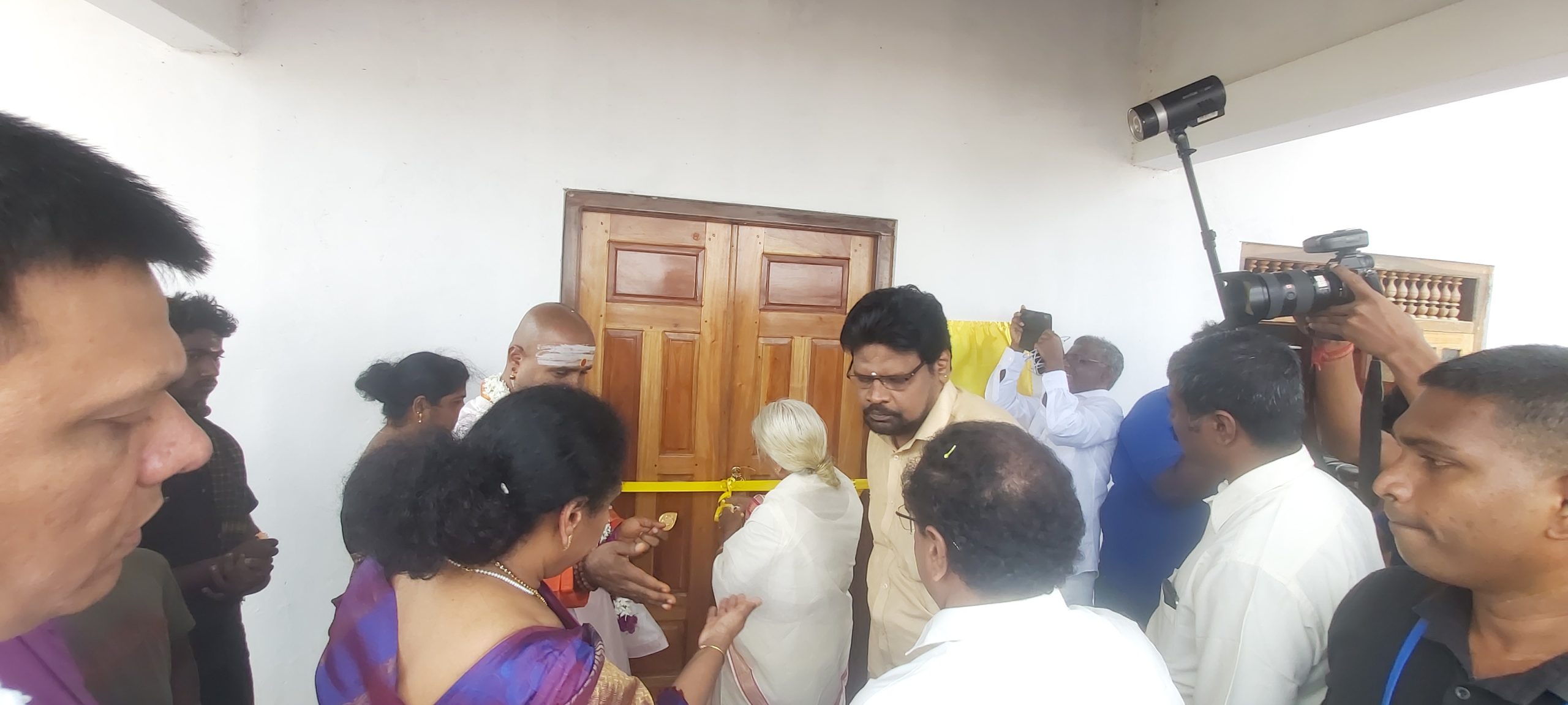 வவுனியாவில்   ஓம் சரவணசேவா அறக்கட்டளையின் ஊடாக வீடுகள் கையளிப்பு!