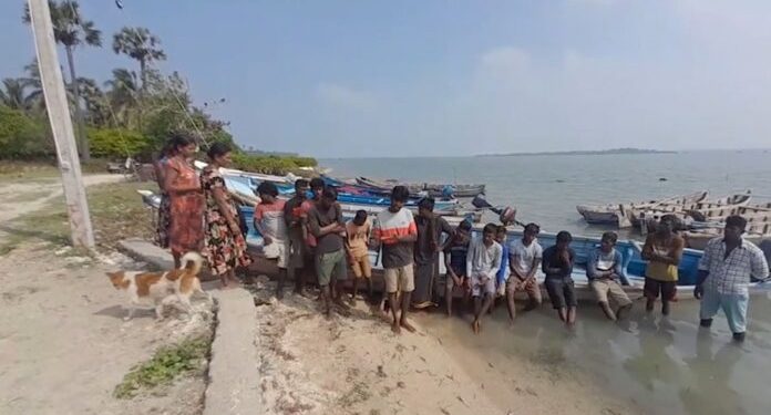 கடலட்டை பண்ணைகளை அகற்றுமாறு கோரி அனலைதீவு – பருத்தித்தீவு பகுதியில் போராட்டம்