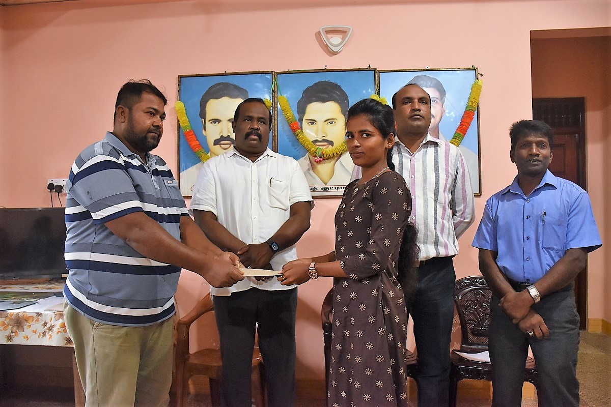 மன்னார் மாவட்டத்தில்  பல்கலைக்கழகத்திற்கு தெரிவாகியுள்ள வறிய குடும்பங்களைச் சேர்ந்த மாணவர்களுக்கு நிதி உதவி வழங்கி வைப்பு