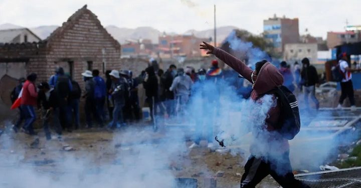 பெருவில் முன்னாள் ஜனாதிபதியை விடுதலை செய்யக்கோரிய போராட்டங்களில் 17பேர் உயிரிழப்பு!