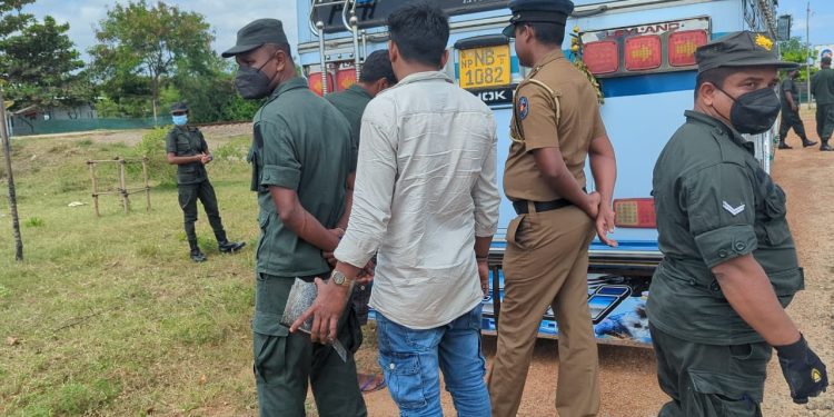 ஜனாதிபதிக்கு எதிர்ப்பு தெரிவித்து போராட்டம் நடத்த சென்ற உறவுகளை பேருந்தில் தடுத்து நிறுத்திய இராணுவம்!