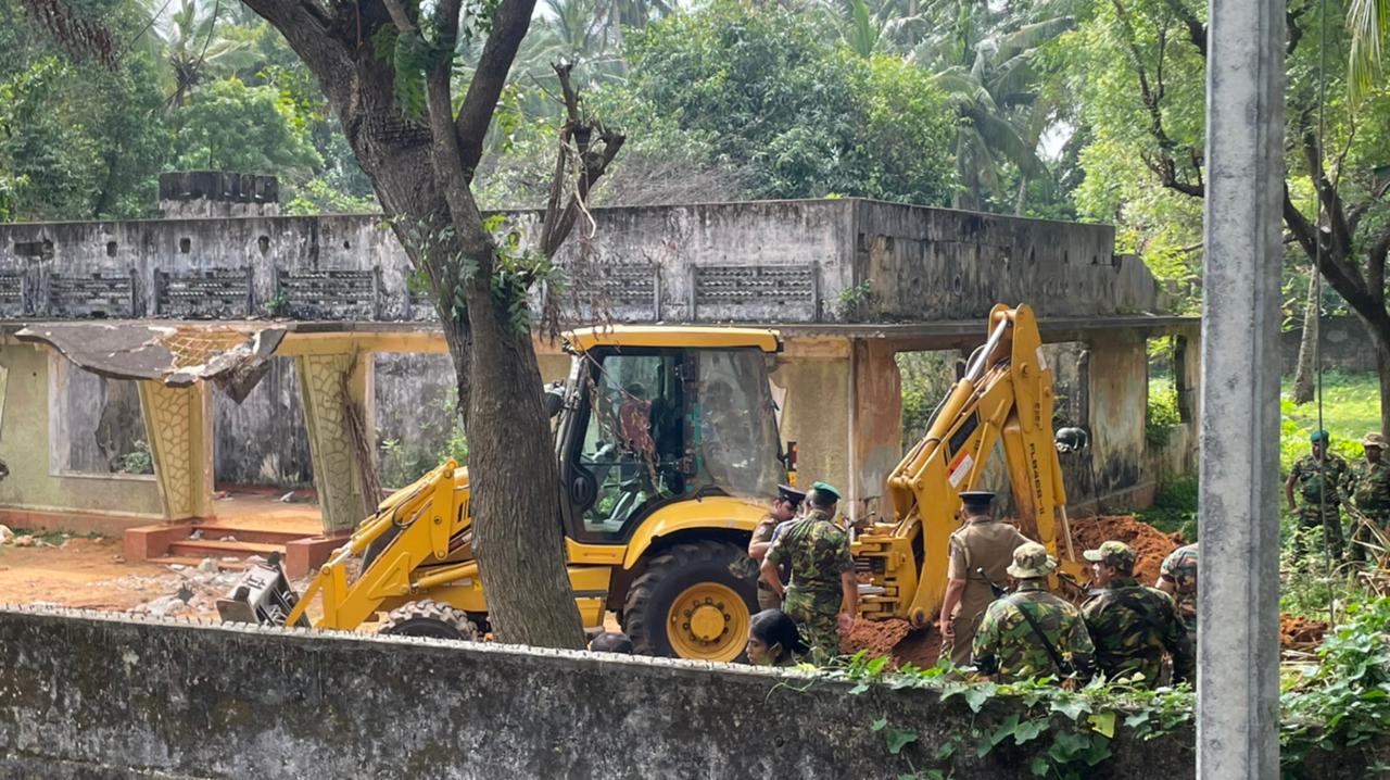 யாழ்.பொற்பதியில் புலிகளின் ஆயுதங்களை தேடி அகழ்வு!