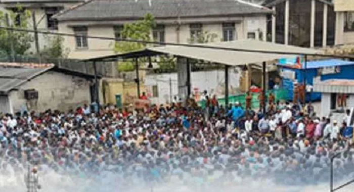 கொழும்பு துறைமுகத்தின் பிரதான நுழைவாயிலில் போராட்டம்