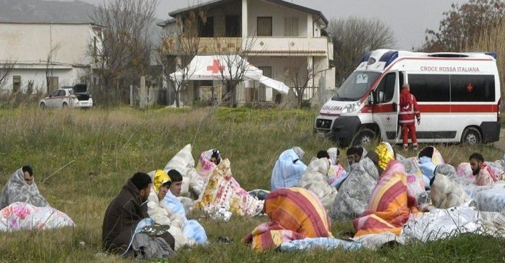 தெற்கு இத்தாலியில் படகு மூழ்கியதில் 12 குழந்தைகள் உட்பட குறைந்தது 59 புலம்பெயர்ந்தோர் உயிரிழப்பு!