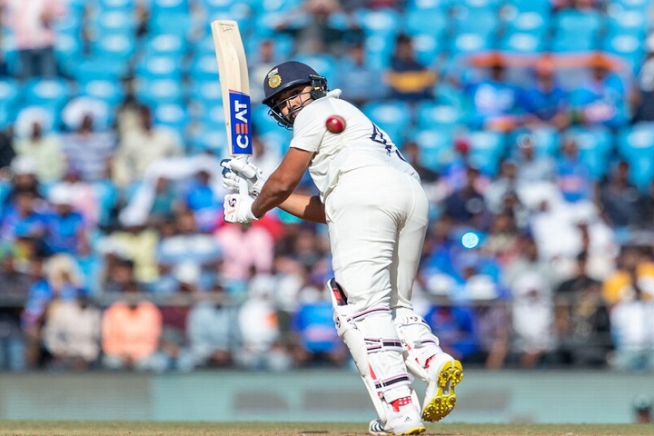 அவுஸ்ரேலியா 177 ஓட்டங்களுக்கு சுருண்டது: பதிலுக்கு துடுப்பெடுத்தாடுகிறது இந்தியா!