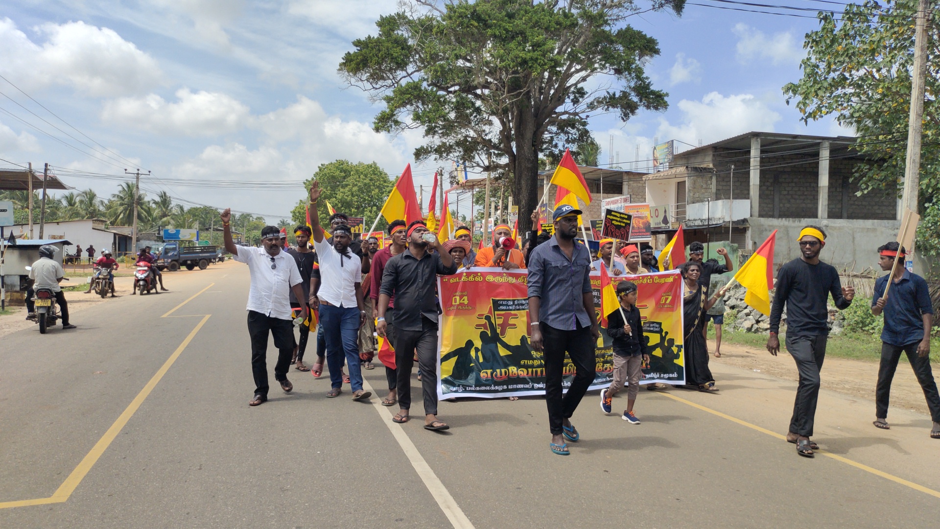 2வது நாள் பேரணி கிளிநொச்சியில் இருந்து முல்லைத்தீவு நோக்கி பயணம்