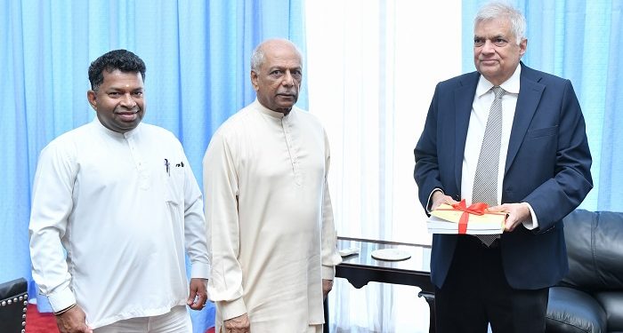 “சிங்கள எழுத்துக்கள்” மற்றும் “தமிழ் எழுத்துக்கள்” ஆகிய நூல்கள் ஜனாதிபதியிடம் கையளிப்பு