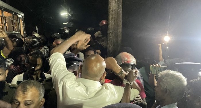 3 லட்சம் ரூபாய் பெறுமதியான இரு சரீர பிணையில் கஜேந்திரன் உள்ளிட்டோர் விடுவிப்பு!!