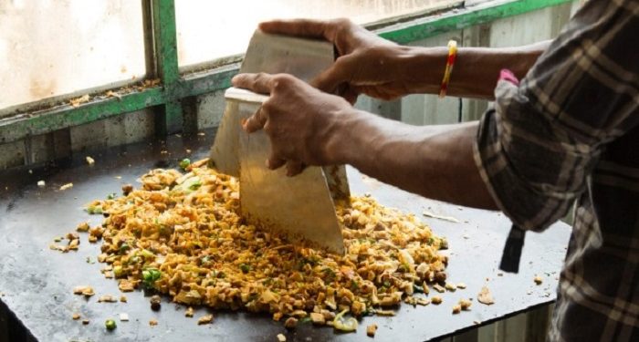 நாட்டின் பதினெட்டு வீதமான உணவகங்கள் மற்றும் ஹோட்டல்களில் பொருத்தமற்ற உணவுகள் தயாரிக்கப்படுகிறது?