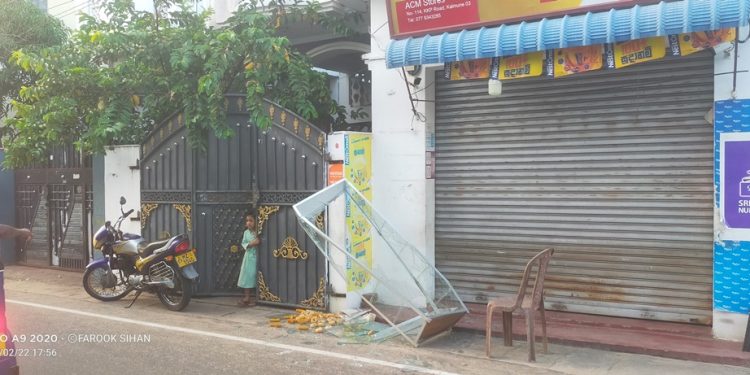 வீதி கிரிக்கெட் விளையாட்டினால் ஏற்பட்ட மோதல் மூவர் வைத்தியசாலையில் அனுமதி!