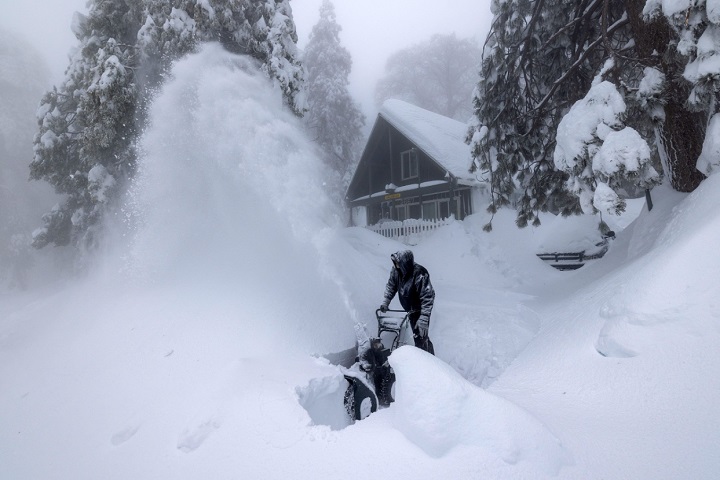 கலிபோர்னியாவில் கடுமையான குளிர்கால புயலுக்கு இதுவரை 13 பேர் உயிரிழப்பு!