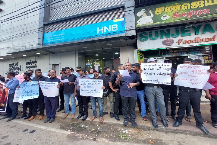 வரி சீர்திருத்தத்தை உடனடியாக நிறுத்த கோரி யாழில் போராட்டம்!