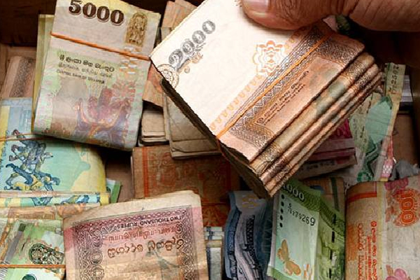 யாழில் சமுர்த்தி உத்தியோகத்தர்  என கூறி பண மோசடி!