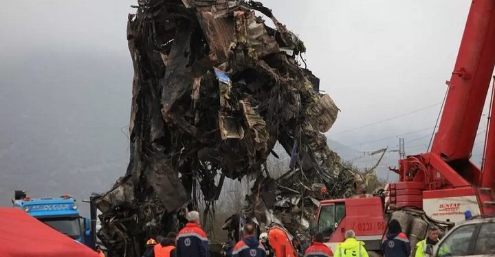 கிரேக்க வரலாற்றில் ஏற்பட்ட மிக மோசமான ரயில் விபத்து: உயிரிழந்தவர்களின் எண்ணிக்கை 57ஆக உயர்வு!