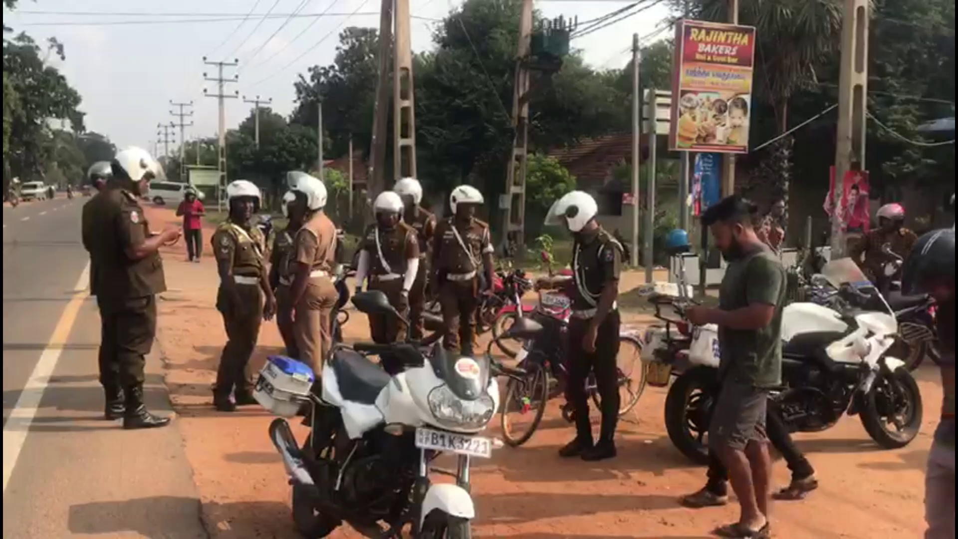 கிளிநொச்சி ஏ9 வீதியில்  இடம்பெற்ற விபத்தில் முதியவர் காயம்!