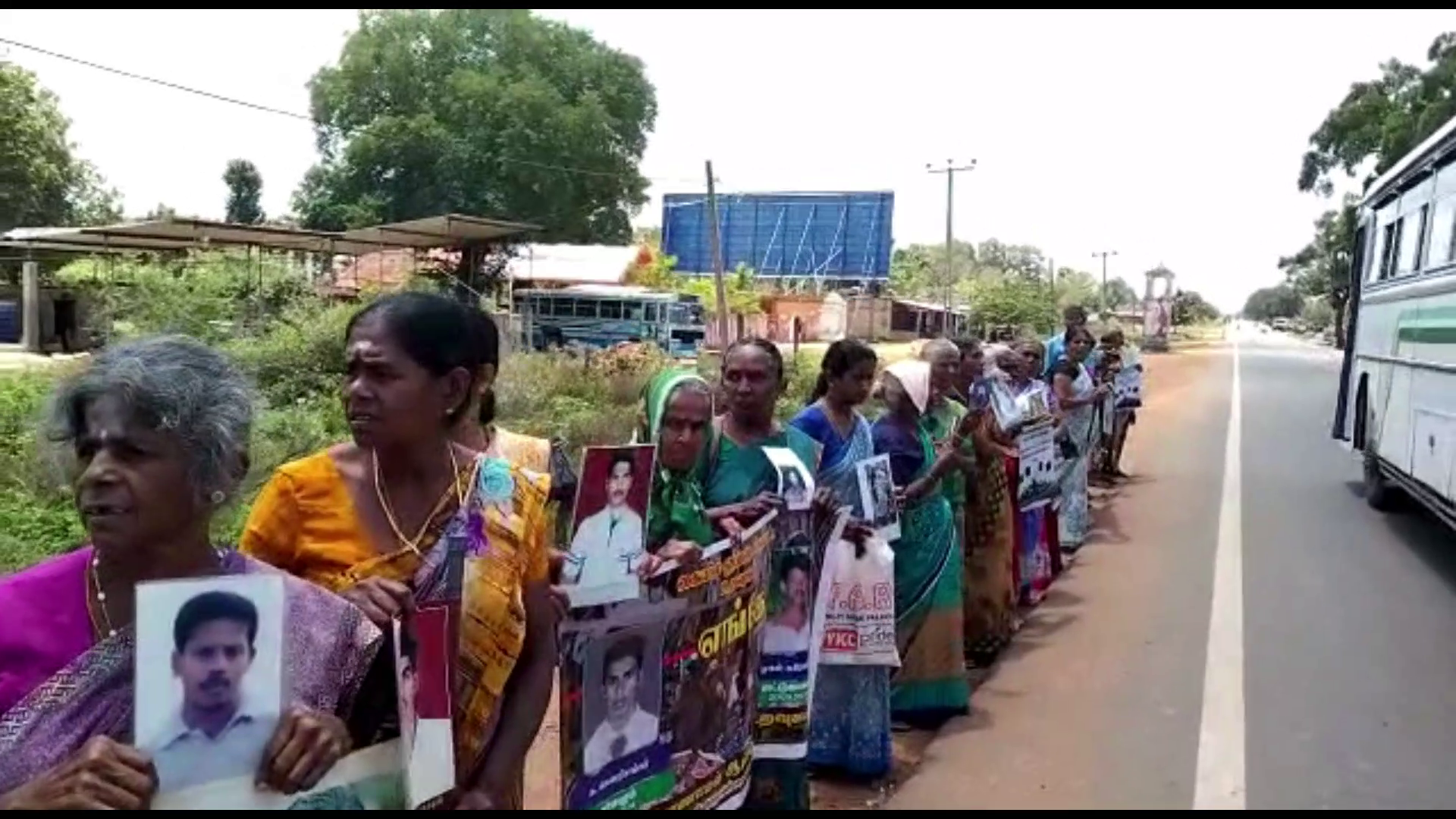 வலிந்து காணாமல் ஆக்கப்பட்டவர்களின் உறவுகள் கிளிநொச்சியில் போராட்டம்!