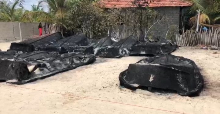 யாழ்.நாகர்கோவில் பகுதியில் 10 படகுகள் தீக்கிரை!