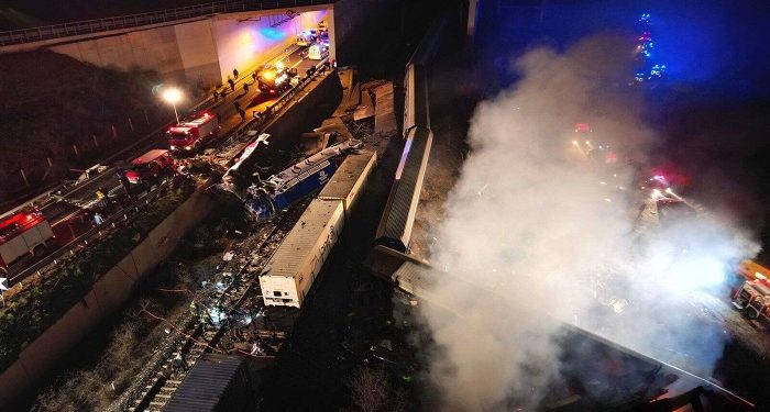 கிரீஸின் வடக்கு பகுதியில் இரண்டு ரயில்கள் மோதி விபத்து – இதுவரை 32 பேர் உயிரிழப்பு!