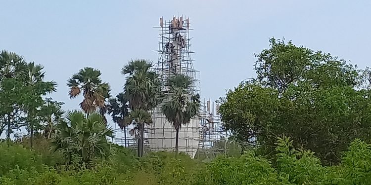 யாழ்ப்பாணத்தில் அமைக்கப்பட்டுள்ள மிக உயரமான விகாரைக்கு கலசம் வைப்பு