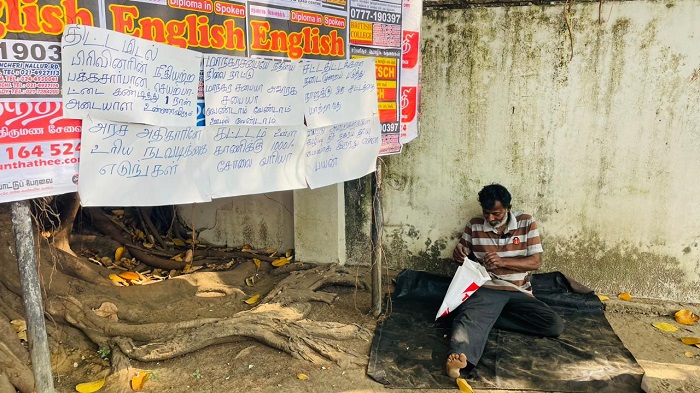 யாழ்.மாநகரசபைக்கு முன்பாக தனிநபர் ஒருவர் உண்ணாவிரதப் போராட்டம்!