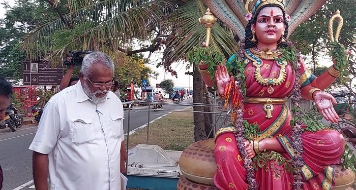 பண்ணை சுற்றுவட்டத்தில் அமைக்கப்பட்ட நாகபூசணி அம்மனின் சிலையை பார்வையிட்டார் அமைச்சர் டக்ளஸ்