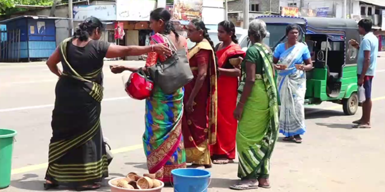 கிளிநொச்சி மாவட்ட வலிந்து காணாமல் ஆக்கப்பட்டவர்களின் உறவுகளால் முள்ளிவாய்க்கால் கஞ்சி வழங்கி வைப்பு!