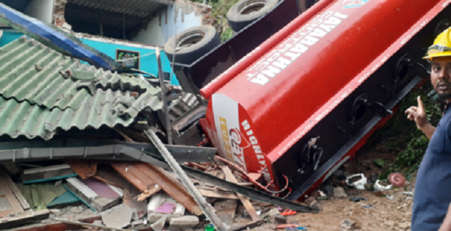 ஹப்புத்தளையில் எரிபொருள் கொள்கலன் ஊர்தி விபத்து