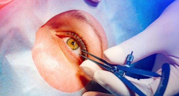 இறக்குமதி செய்யப்பட்ட மருந்தில் கிருமி : 10 நோயாளர்கள் கண்பார்வை இழக்க காரணம் என்கின்றார் வைத்தியர் !!