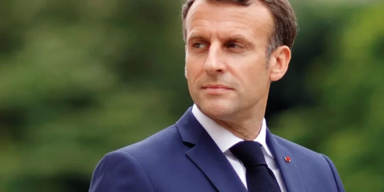 மீண்டும் சர்ச்சையில் சிக்கிய பிரான்ஸ் ஜனாதிபதி: வைரலாகும் வீடியோ