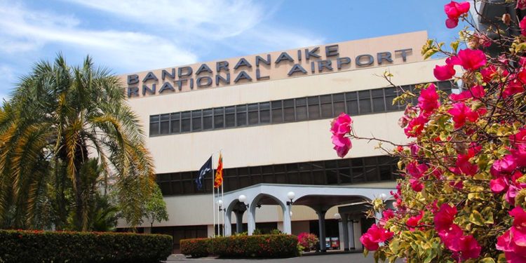 திடீரெனத் தரையிறக்கப்பட்ட விமானத்தால் பரபரப்பு