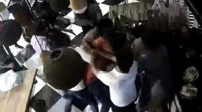 One Galle Face Mall இல் நடந்த தாக்குதல் சம்பவம் : கலால் அதிகாரிகள் கடமையிலிருந்து இடைநிறுத்தம்