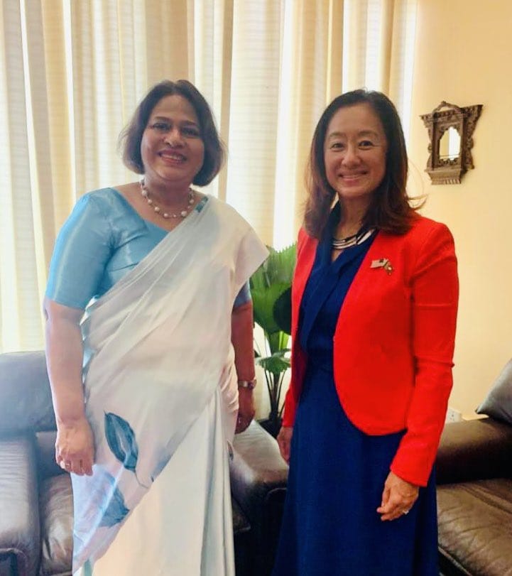 இலங்கைக்கான அமெரிக்கா தூதுவர் நாடாளுமன்றத்திற்கு  திடீர் விஜயம்…