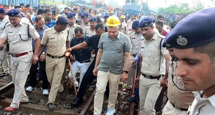 அரசியல் செய்வதற்கான நேரம் இது இல்லை : இராஜினாமா கோரிக்கையை நிராகரித்த அமைச்சர்