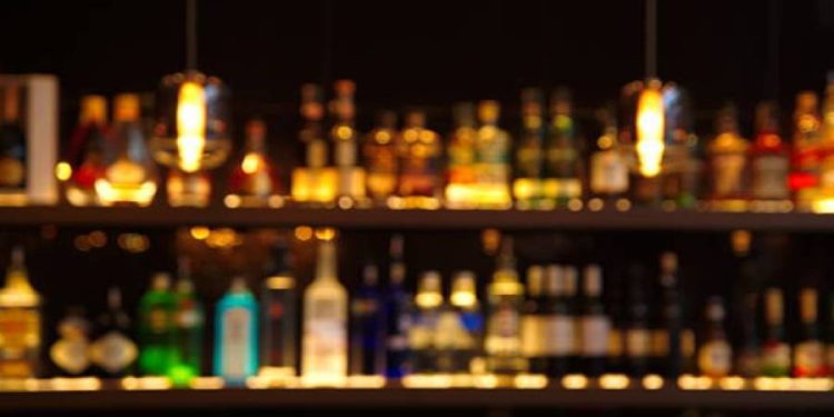 மதுபானத்தில்  சயனைட்: நீடிக்கும் மர்மம்