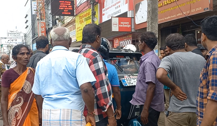 மது போதையில் தகராற்றில் ஈடுபட்ட இருவர் யாழில் கைது !