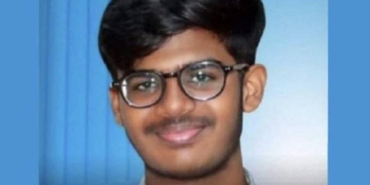 நீட் தேர்வில் 720/ 720:  தமிழக மாணவன் சாதனை