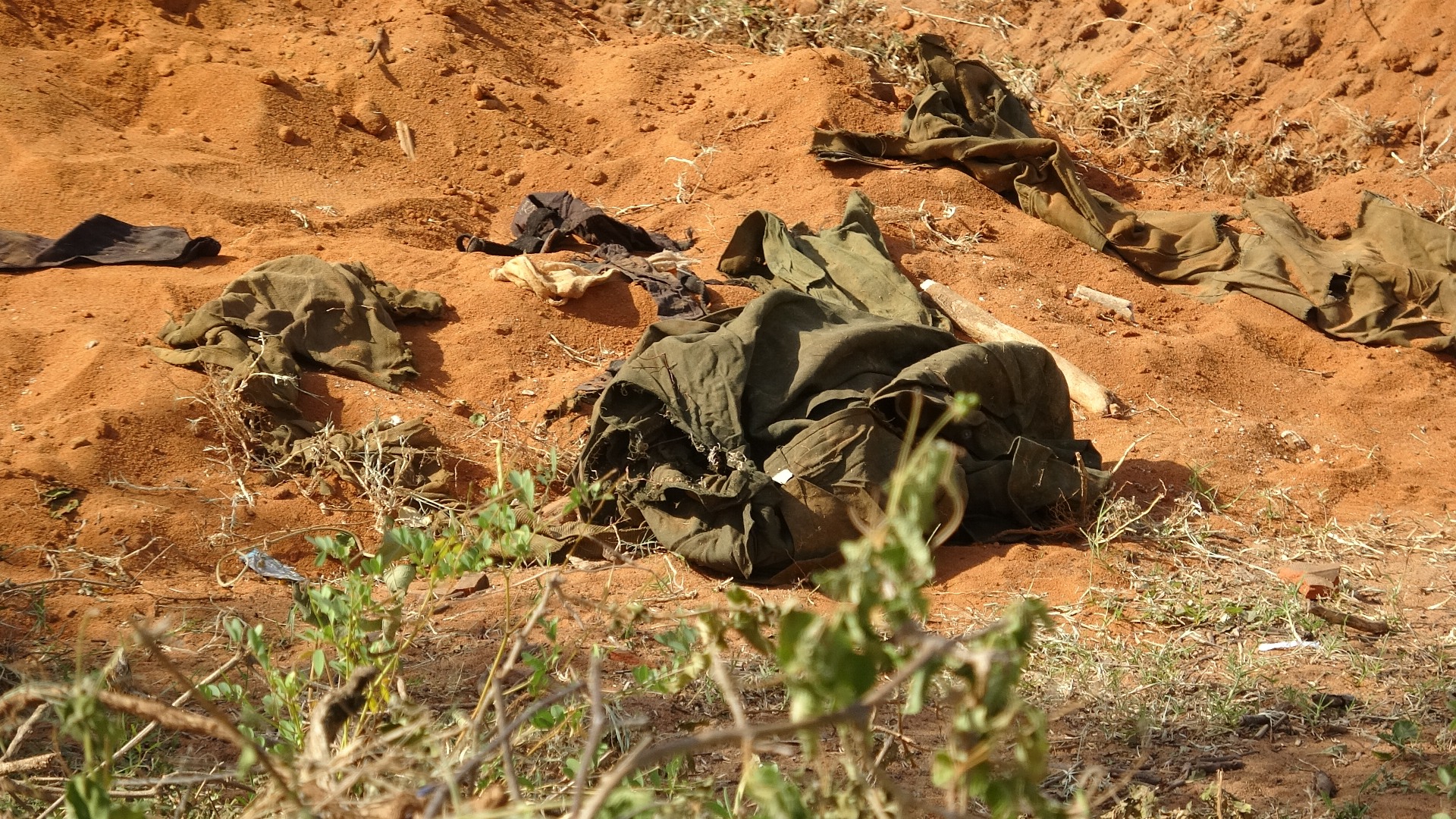 முல்லைத்தீவு கொக்குதுடுவாய் மனித புதைகுழி தோண்டுவதை தற்காலிகமாக நிறுத்துமாறு நீதிமன்றம் உத்தரவு!