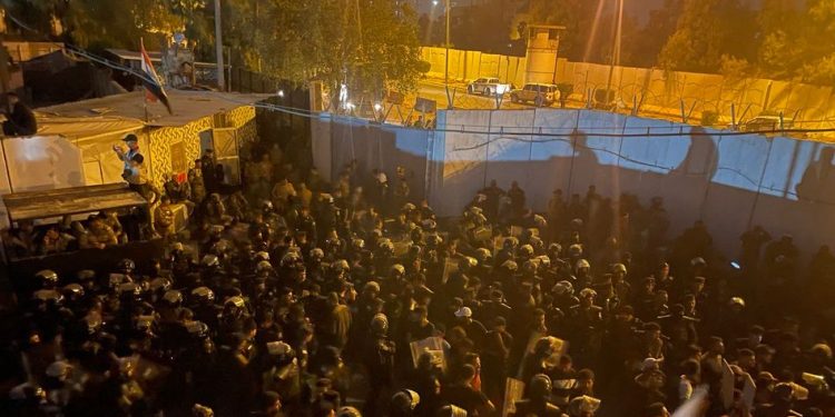 சுவீடன் தூதரகம் தீக்கிரை; தூதர் வெளியேற்றம்: அதிகரிக்கும் பதற்றம்