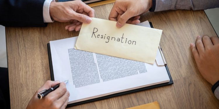 அம்பலமாகிய காதல் விவகாரம்: சபாநாயகர், பெண் எம்.பி. இராஜினாமா