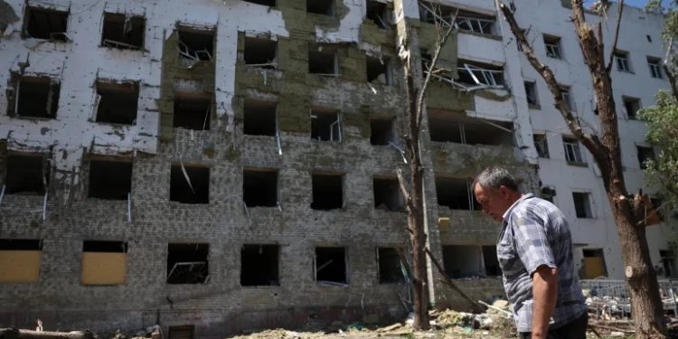 உக்ரைன் நடத்திய கொத்தணிக் குண்டு தாக்குதலில் ஊடகவியலாளர் உயிரிழப்பு – ரஷ்யா குற்றச்சாட்டு