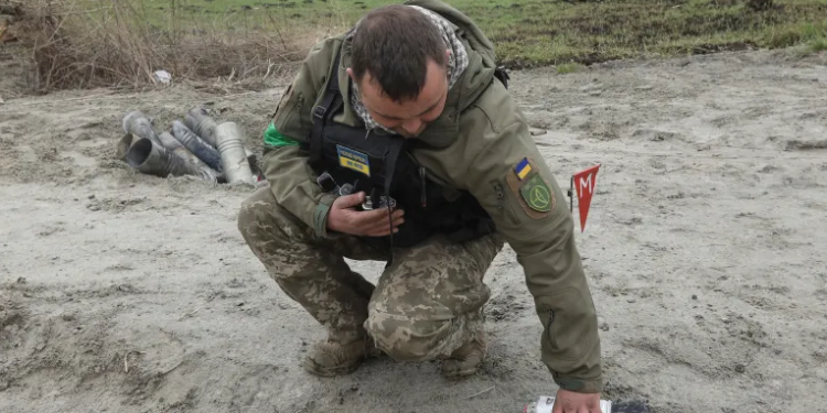 கொத்தணிக் குண்டுகளை உக்ரைன் உரியமுறையில் பயன்படுத்துவதாக அமெரிக்கா அறிவிப்பு