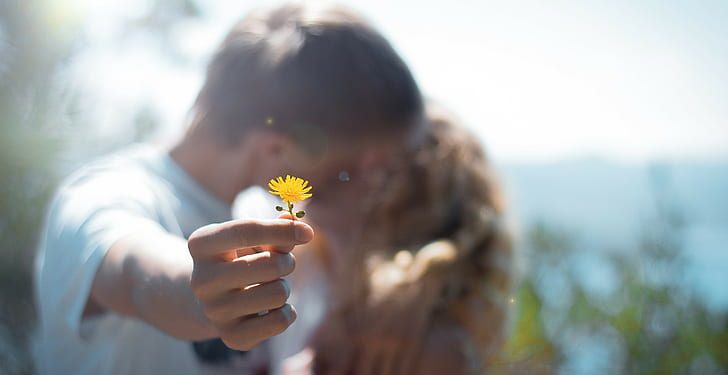 முடிவுக்கு வரும் முத்தப் போட்டி; ஏன் தெரியுமா?