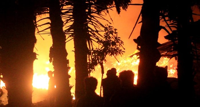 பளையில் தீ விபத்து : தும்பு தொழிற்சாலை முற்றாக எரிந்து நாசம்