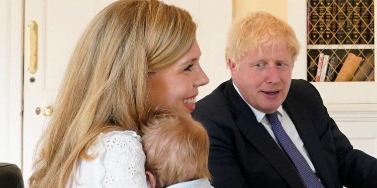 பொரிஸ் ஜோன்சன் 8வது முறையாக தந்தை பட்டம் பெற்றுள்ளார்.