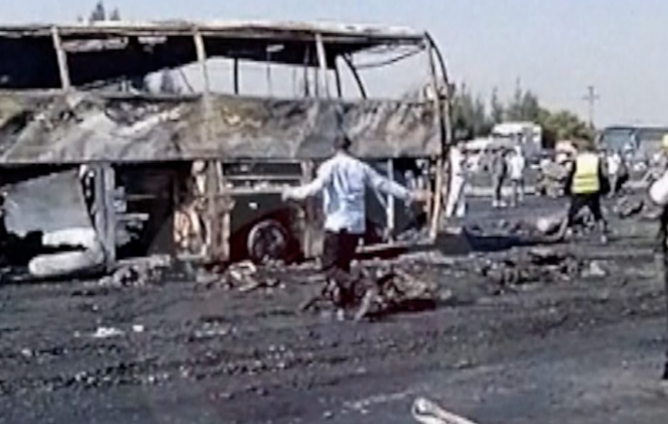 நெடுஞ்சாலையொன்றில் ஏற்பட்ட தீ விபத்தில் 35 பேர் உயிரிழப்பு