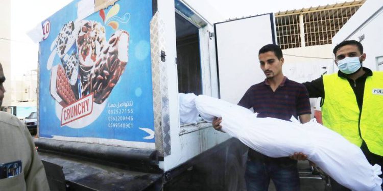 பிணவறைகளாக மாறும் ஐஸ்கிரீம் வண்டிகள்!