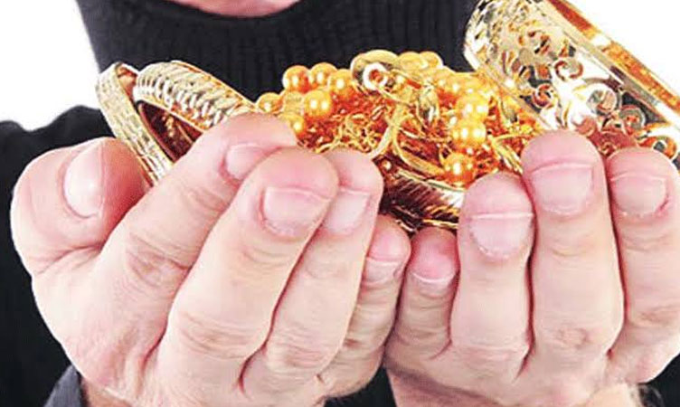 தங்க நகைகளை கொள்ளையடிக்க 2 கொலை : 25 வயது இளைஞன் கைது